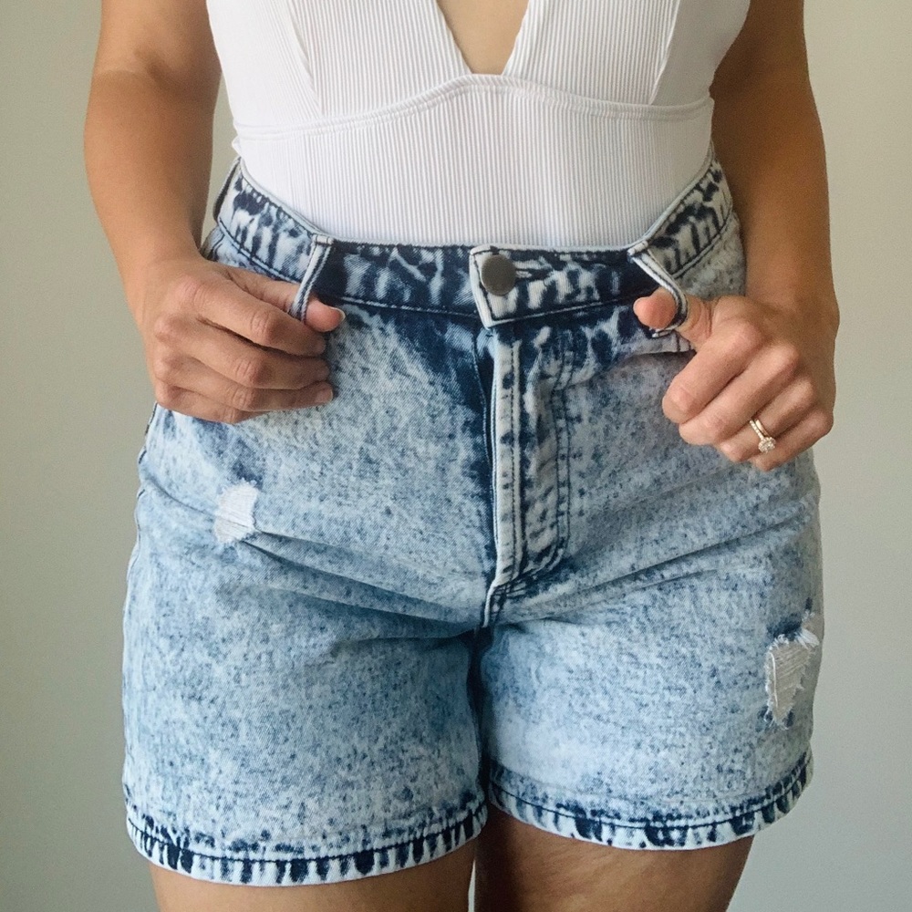Button Up High Waist - Bleach Wash Short